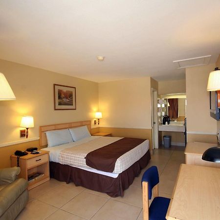 Edinburg Executive Inn Esterno foto