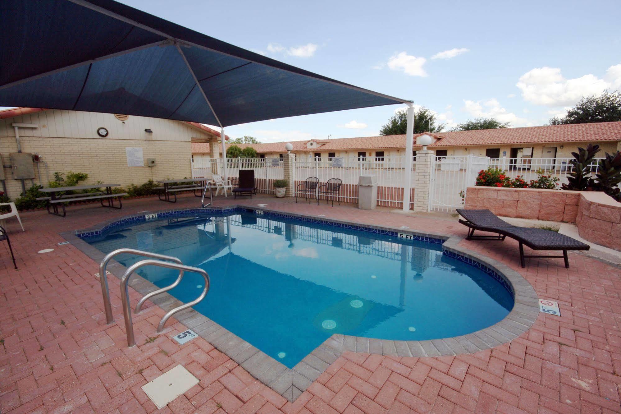 Edinburg Executive Inn Esterno foto